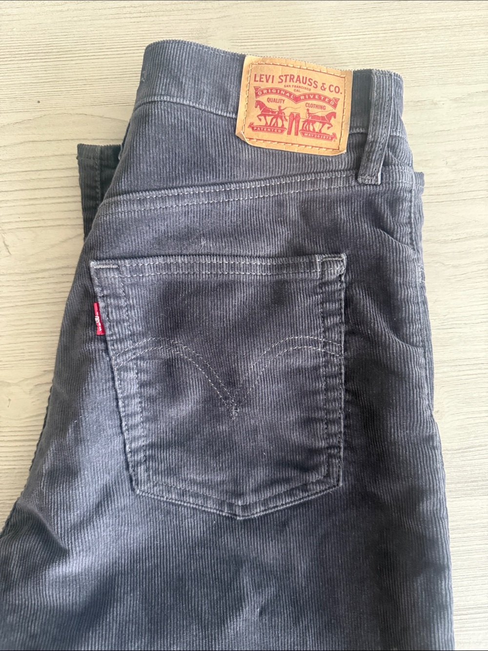 Levi’s Corduroy Ribcage Straight Ankle Jeans - Picture 7 of 7